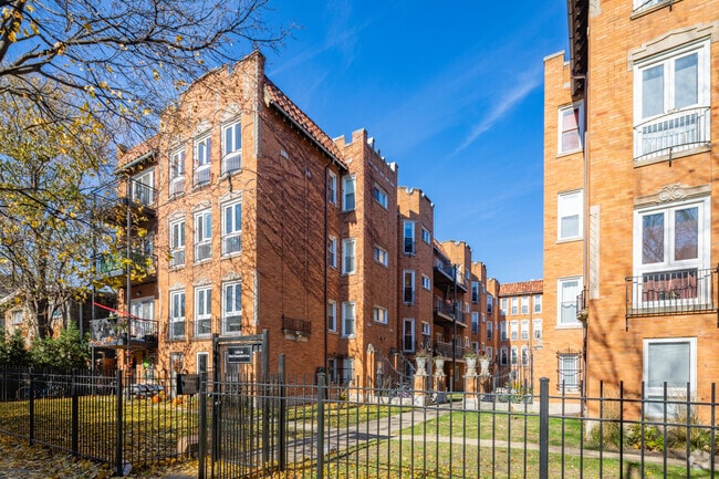 Building Photo - 1640 W Greenleaf Ave