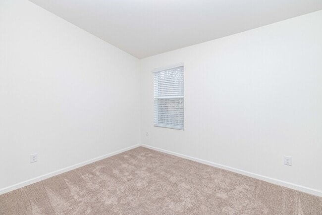 Building Photo - 2BR/2.5BA Townhome in Pineville- Tucked in...