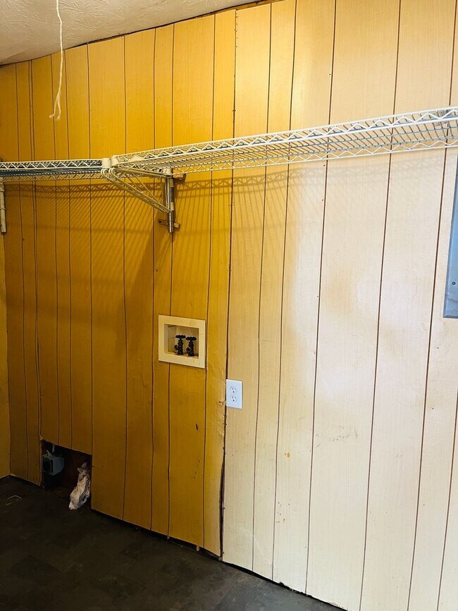 Building Photo - Charming 3-bedroom, 1.5-bath brick ranch situated on a large private lot in Carrollton! Must see!