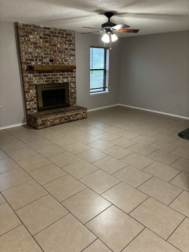 Building Photo - 6217 Skylark Ln