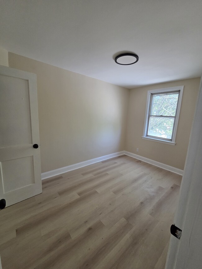 Building Photo - 2717 Bookert Dr