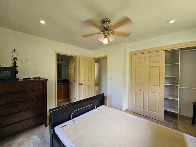 Building Photo - 15-1331-1331 24th Ave