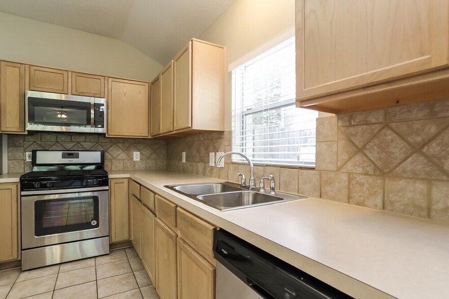 Building Photo - 614 Cypresswood Trce