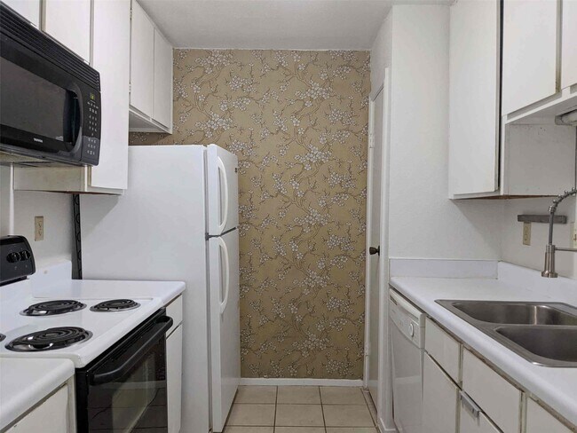 Building Photo - 7950 N Stadium Dr