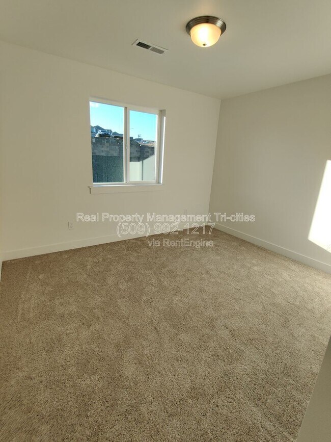 Building Photo - 386 Bedrock Loop