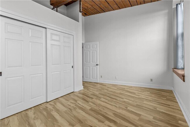 Building Photo - 555 S Water St