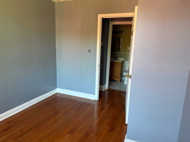Building Photo - 63 Galveston Pl SW