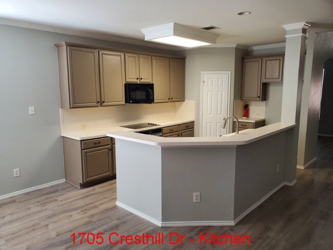 Building Photo - 1705 Cresthill Dr