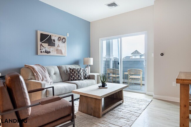 Building Photo - 100 Lexington St