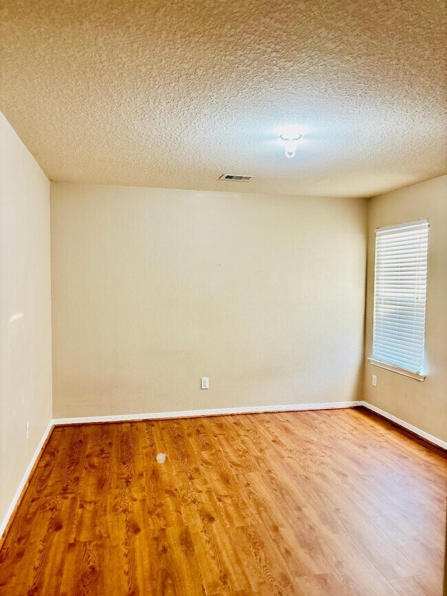 Building Photo - 9947 Valance Way