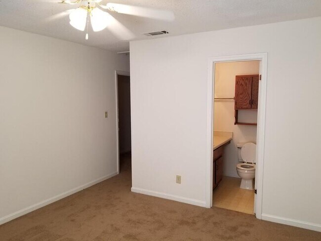 Building Photo - 6399 Baker Ct