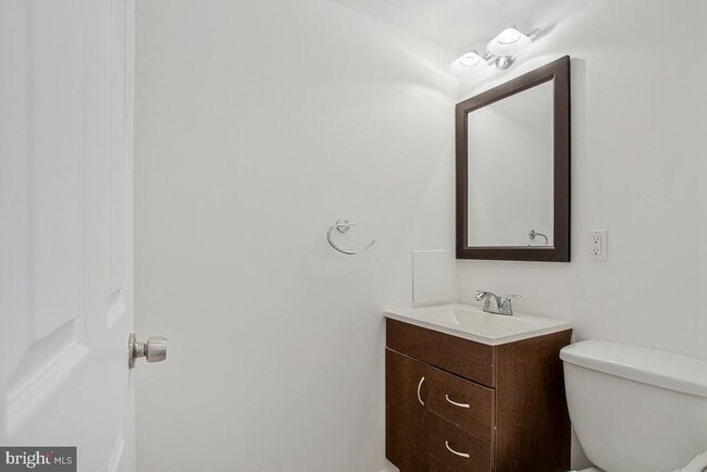 Building Photo - 205 Castleton Pl