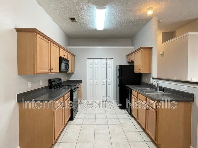 Building Photo - 553 Rose Cottage Cir