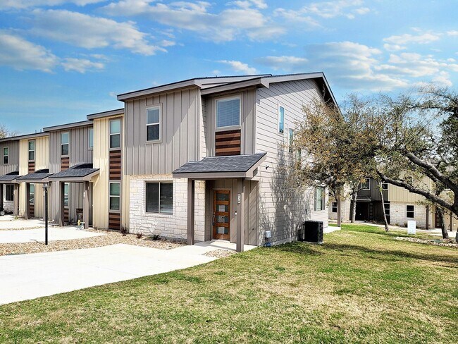 Building Photo - Sophisticated 3/BR 2.5/BS Home in Point Ve...