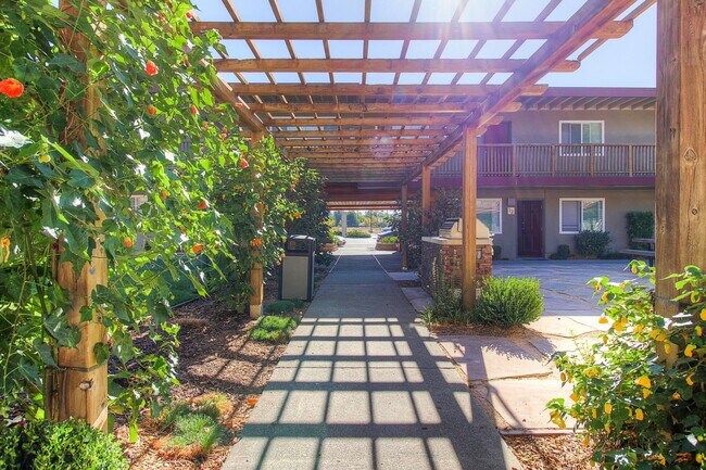 Building Photo - 6233 Montecito Blvd