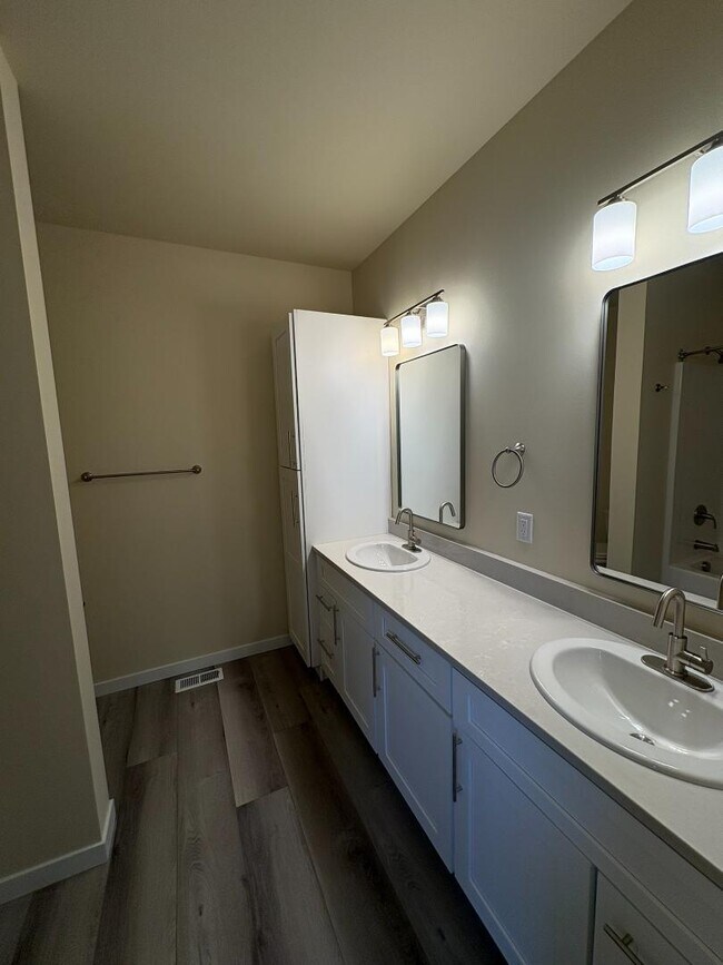 Building Photo - 9005 Nafizah Way