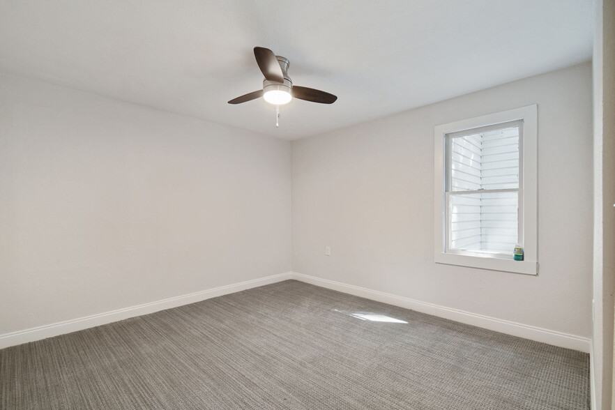 Building Photo - 5710 Kenwood Ave