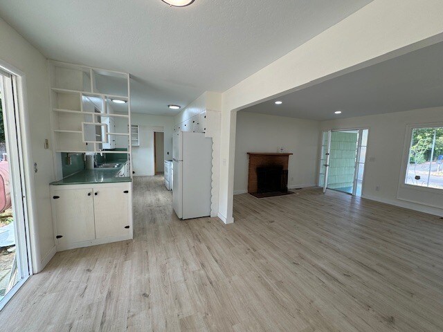 Building Photo - 430 SE 153rd Ave