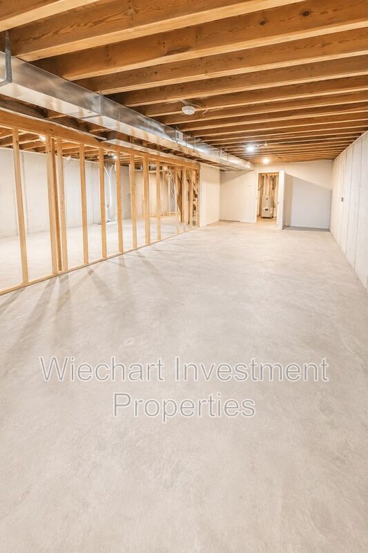 Building Photo - 232 N Cherry St