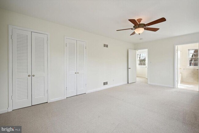 Building Photo - 5801 Hillburne Way