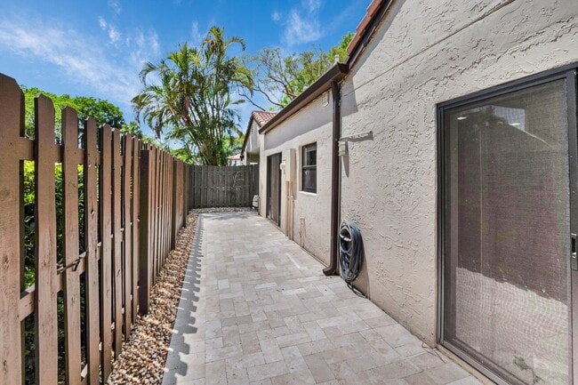 Building Photo - 21922 Cypress Dr