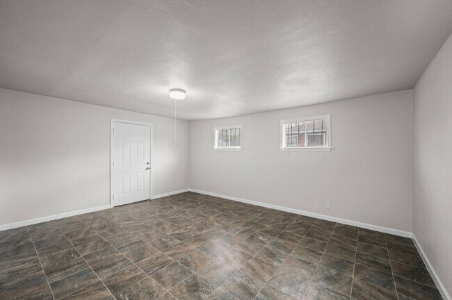 Building Photo - 5519 Chapman St