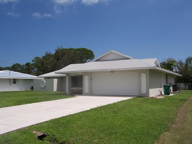Building Photo - 2163 SE Shelter Dr