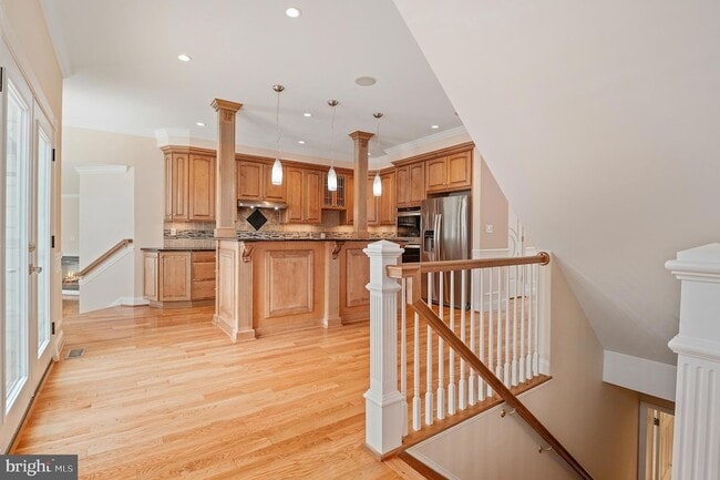 Building Photo - 5905 Lone Oak Dr