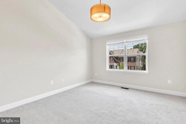 Building Photo - 617 S Cherry Grove Ave