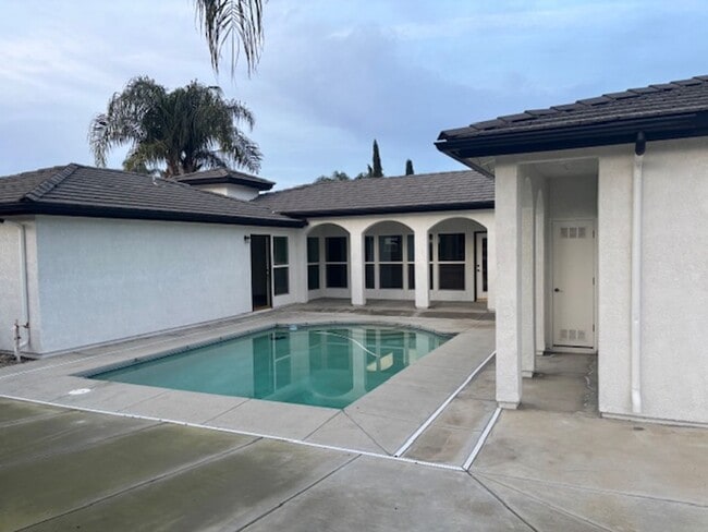 Building Photo - Move-In Ready 4 Bedroom Home with Pool in Rosedale