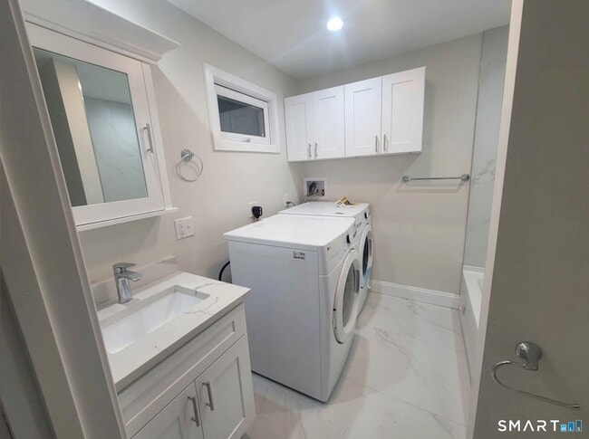 Building Photo - 564 Fairfield Ave