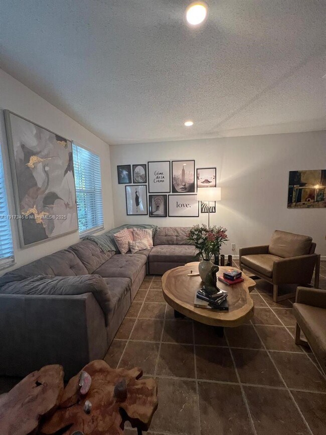 Building Photo - 1546 Sandpiper Cir