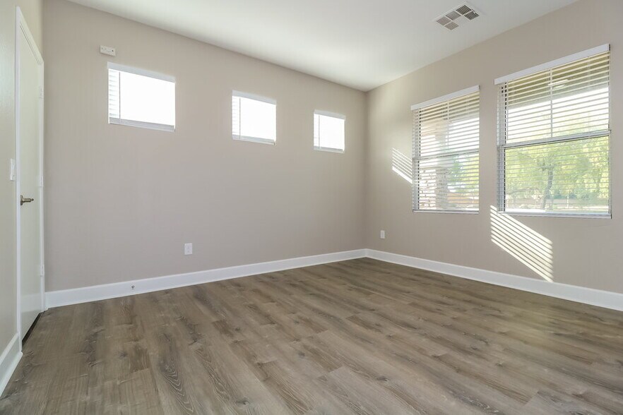 Building Photo - 13506 W Marshall Ave