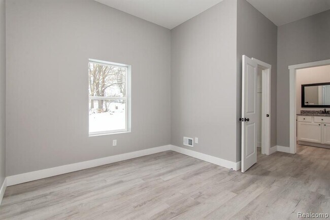 Building Photo - 2455 Crumb Rd