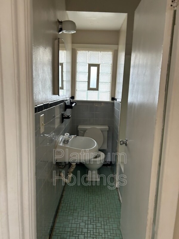 Building Photo - 1055 Neville Ave