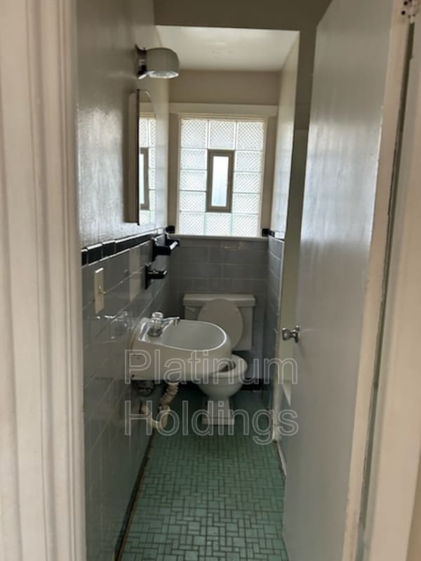 Building Photo - 1063 Neville Ave