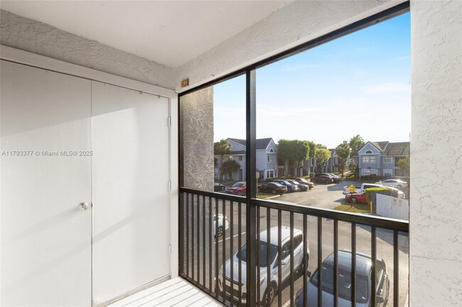 Building Photo - 10381 SW 150th Ct