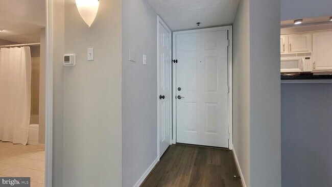 Building Photo - 1504 Lincoln Way