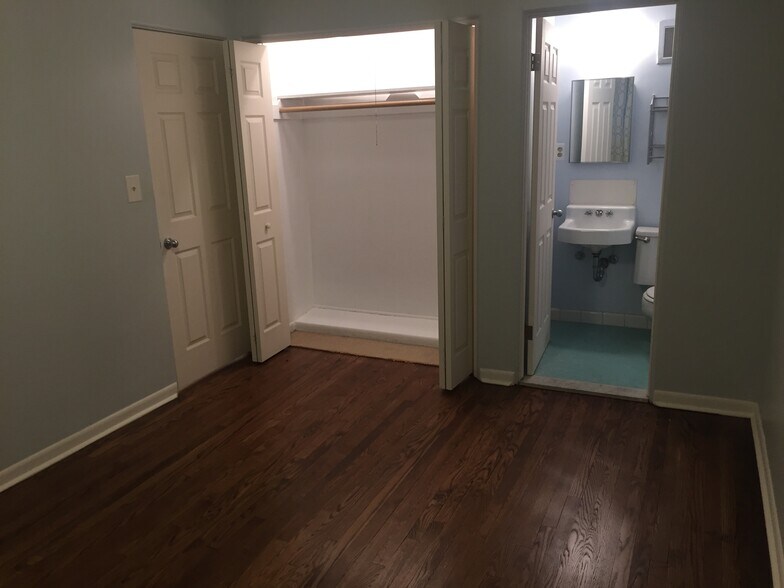 Master BR closet + 1/2 bath - 335 N Eton St