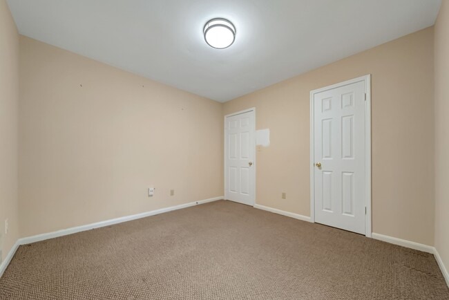 Building Photo - 10732 Briar Forest Dr