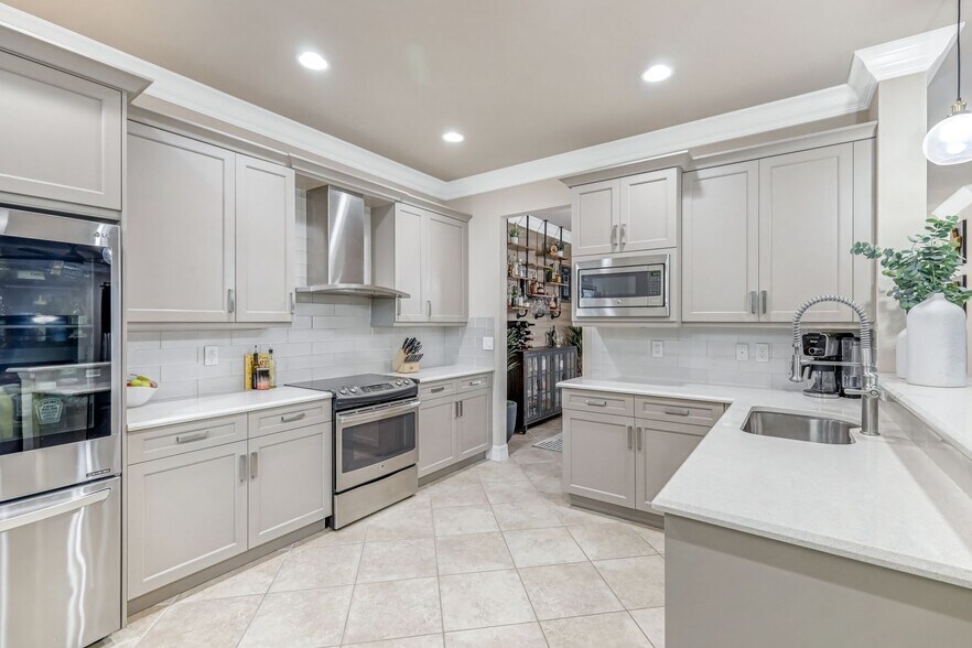 Building Photo - 11732 Meadowrun Cir