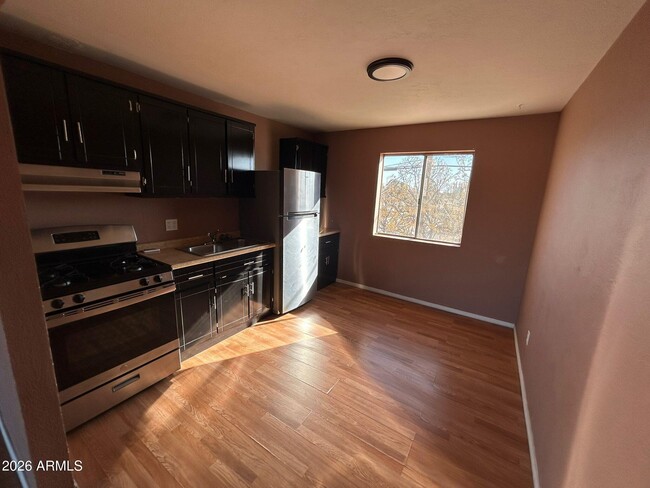 Building Photo - 1955 E 8th St