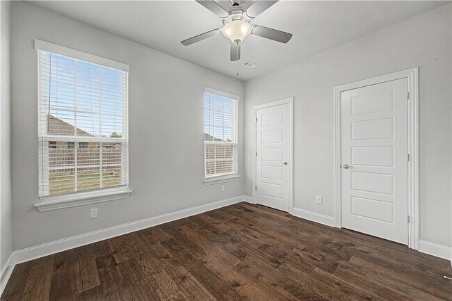Building Photo - 431 Linda Ln