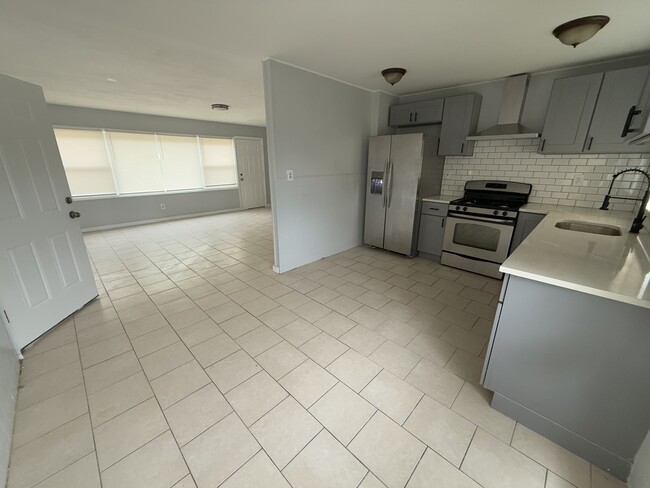 Building Photo - 7 Sherwood Ln