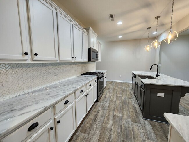 Building Photo - 3 Bedroom Townhome Community on Lake Wylie