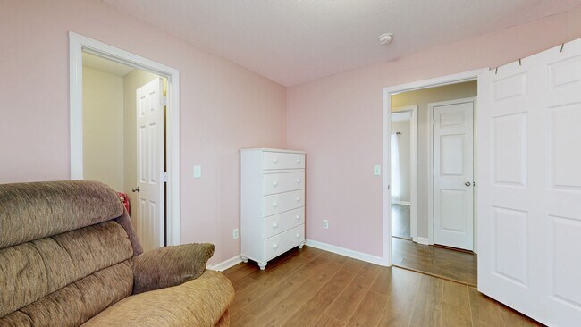 Building Photo - 2553 Hillingdon Dr