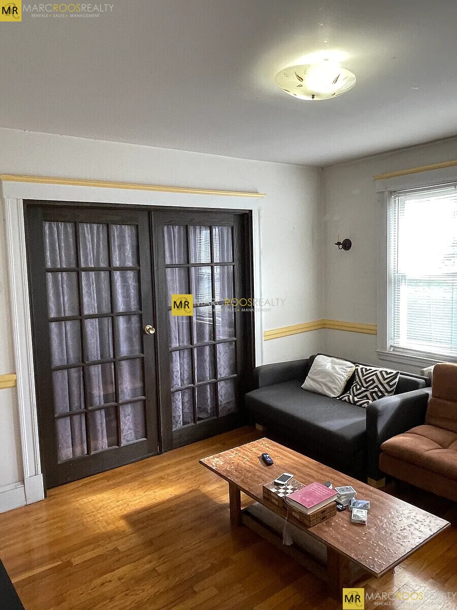 Building Photo - 2 Mission St