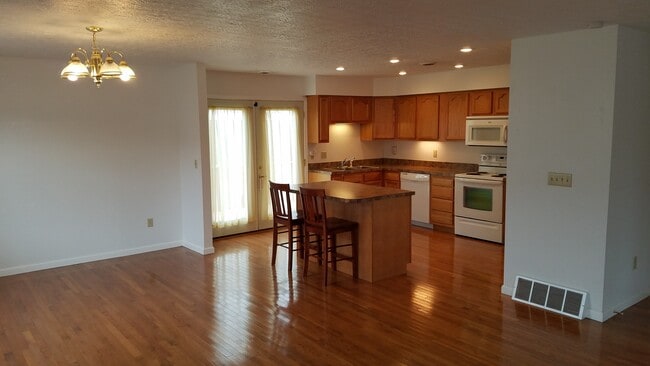 Building Photo - 6 Lincoln Heights