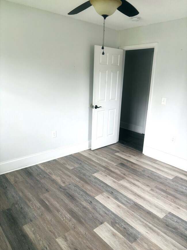 Building Photo - 82 Oliver Dr