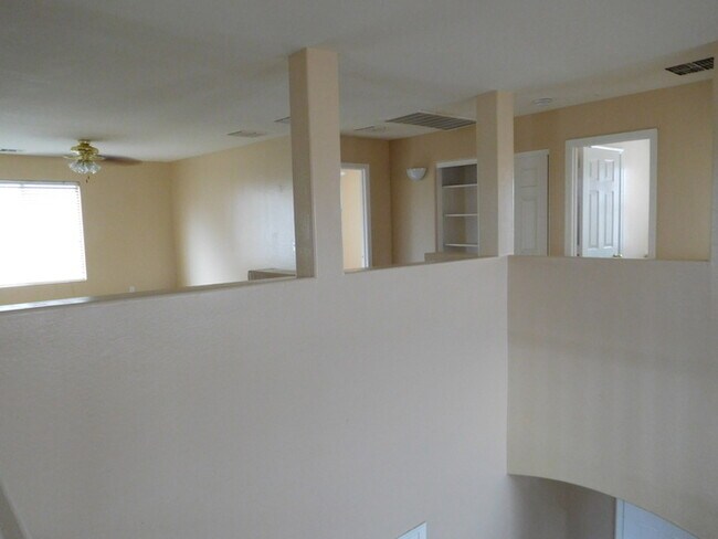 Building Photo - Huge 2700 SFT, Golf-view Community in Villages at Queen Creek!